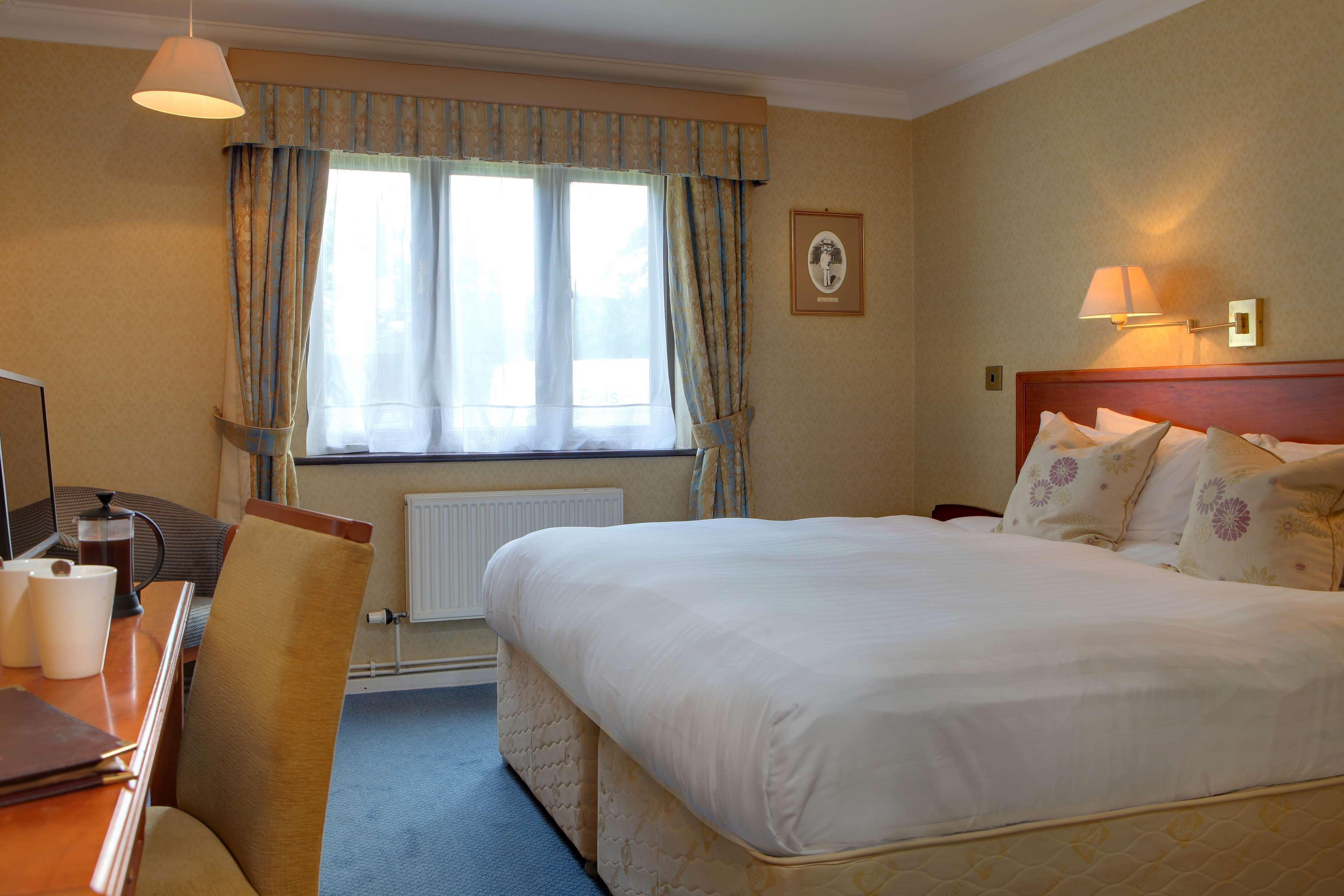 Best Western Plus Grim'S Dyke Hotel Harrow Exterior photo